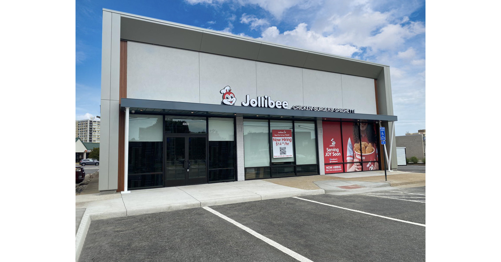 La sensación mundial de comida rápida, Jollibee, trae alegría al norte de Virginia con la apertura de una nueva tienda en Alexandria, Virginia, 26 de junio de 2022