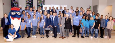 (Credit: Chip McCrea) StarKist® volunteers and assembled dignitaries before distributing food, hygiene essentials and children’s books to 400 Dulles Corridor families. StarKist partnered with Feed the Children and Cornerstones for a special event to combat food insecurity in Northern Virginia.