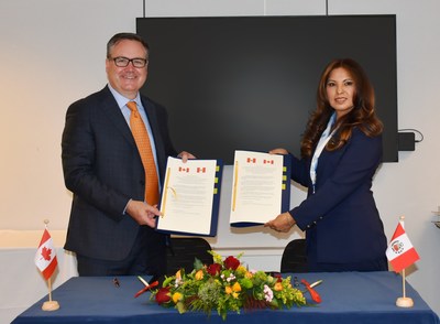 L'Agence des services frontaliers du Canada signe un accord de reconnaissance mutuelle avec le Pérou (Groupe CNW/Agence des services frontaliers du Canada)