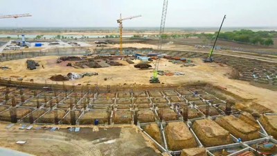 Les divers équipements de construction utilisés pour la construction du stade de N'Djamena au Tchad sont fournis par Zoomlion. (PRNewsfoto/Zoomlion)