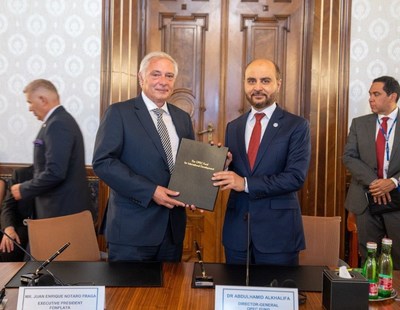 The OPEC Fund and the regional South American development bank FONPLATA. Pictured from left to right: Mr. Juan Enrique Notaro Fraga, Executive President FONPLATA; Dr. Abdulhamid Alkhalifa, OPEC Fund Director-General.