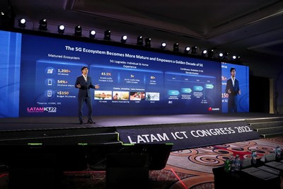 Fang Xiang, vice-presidente da linha de produtos 5G da Huawei, fazendo um discurso de abertura (PRNewsfoto/Huawei)