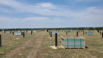 Panneaux photovoltaques livrs et mis en place pour l'installation du projet solaire Buckeye Files dans le comt de Hill, au Texas. Plus de 350 000 panneaux seront utiliss sur le site.
