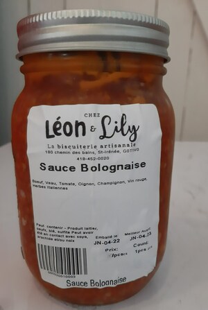 Absence d'informations nécessaires à la consommation sécuritaire de la sauce bolognaise conditionnée dans des pots en verre, et préparée et vendue par l'entreprise Chez Léon et Lily