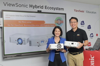 L to R Grace Lim GM of Partner ViewSonic Malaysia With Country Manager of ViewSonic Malaysia Mr Chaw Foo Hong