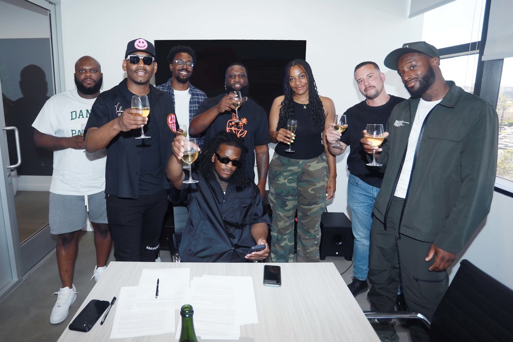 VIRAL HIP-HOP ARTIST D4M $LOAN SIGNS MILLION-DOLLAR RECORD DEAL WITH AWAL & RELEASES NEW SINGLE VOGUE LOVE - Vimarsana News