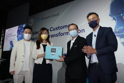 Ms. Tin Pei Ling, Member of Parliament for MacPherson SMC and Chief Executive Officer, Business China, represented Millennium Technology Services (MTS) and Invincible Technology to donate 30 i-Care devices to the Ang Mo Kio – Thye Hua Kwan Hospital. Representatives from Tencent Cloud and MTS were on stage to witness the donation.  
From left to right: Andy Tan (Millennium Technology Services – Founder and Chief Executive Officer), Tin Pei Ling, (Member of Parliament for MacPherson SMC, Chief Executive Officer, Business China), Professor Alex Siow (Cloud Security Alliance – President; Ang Mo Kio – Thye Hua Kwan Hospital, Director), Kenneth Siow (Tencent Cloud – General Manager of Singapore, Indonesia, the Philippines and Malaysia and Regional Director of SEA
