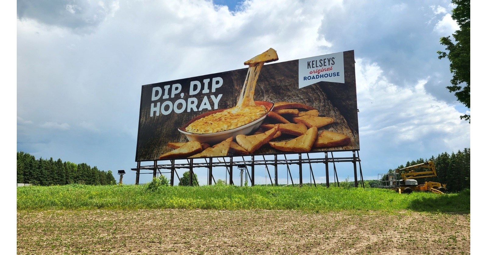 Kelseys Original Roadhouse showcases their legendary Four Cheese