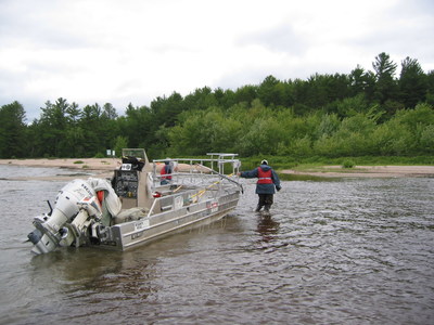 Bateau de pêche à l'électricité (Groupe CNW/Ministère des Forêts, de la Faune et des Parcs)