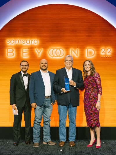 From left to right: Robert Stobaugh, Chief Customer Officer, Samsara, David Serach, Director of Safety at Chalk Mountain (center left), David Bowe, President of Chalk Mountain (center right), and Sarah Patterson, Chief Marketing Officer, Samsara. Chalk Mountain receives the Connected Operations Award for Safest Operator at the Samsara Beyond Conference 2022.