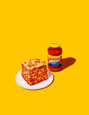 RAGÚ®, the iconic sauce brand that has been at the heart of family mealtime in the U.S. for over 85 years, has partnered with global nonprofit Lasagna Love to help families in need at the grassroots level by sponsoring the organization’s National Lasagna Day program.