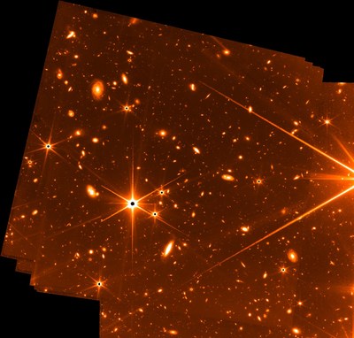 Cette image captée lors d'un essai technique en mai 2022 avec le détecteur de guidage de précision (FGS) du télescope Webb - 72 expositions sur 32 heures - donne un aperçu remarquable de la puissance de l'observatoire spatial. Ce sont les quatre instruments scientifiques de Webb qui, en définitive, révèleront l'Univers sous un tout nouveau jour, mais le FGS est le seul élément qui sera utilisé pour toutes les observations effectuées au cours de la durée de la mission. (Sources : Agence spatiale canadienne, NASA, Équipe chargée du FGS.) (Groupe CNW/Agence spatiale canadienne)