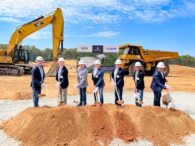 Arcadia Cold teams shovels dirt at Atlanta Cold Storage Groundbreaking. From left: JD Schwefler, Andy Janson, Burnie Taylor, Chris Hughes, PJ Chipman, Jimmy Widjaja, Sean Cunningham.