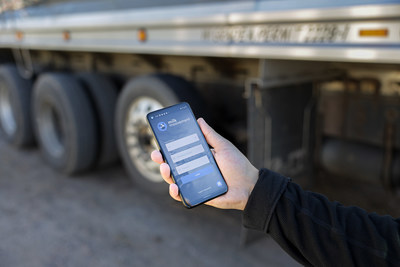 Milk Moovement software being used on an iPhone by a milk hauler to track milk load information on the go. (CNW Group/Milk Moovement)