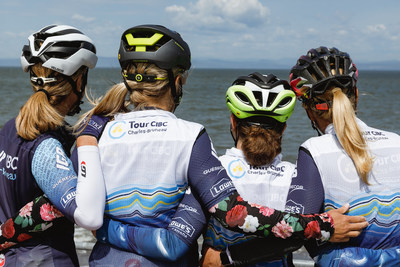 Team CIBC rides for pediatric cancer research and care. (CNW Group/CIBC)