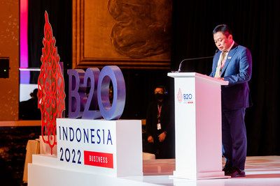 Chair of B20 Indonesia Digitalization Task Force Ririek Adriansyah opened the forum by presenting the strategic and objective issues that the Digitalization Task Force aims to achieve.