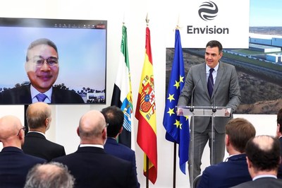 Pedro Sanchez, President of the Government of Spain and Lei Zhang, CEO of Envision at the MOU Ceremony in Navalmoral de la Mata (Caceres, Spain)