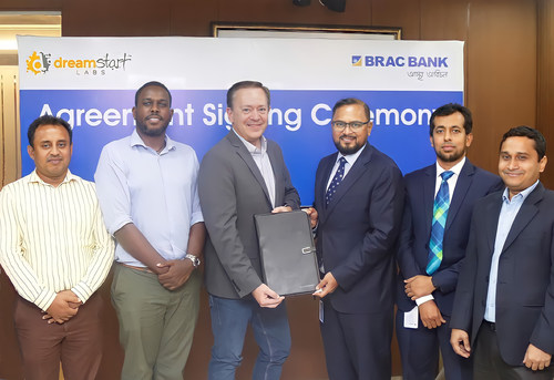 Partnership signing ceremony in Dhaka, Bangladesh with DreamStart Labs CEO, Wes Wasson, and BRAC Bank Head of SME Banking, Syed Abdul Momen (PRNewsfoto/DreamStart Labs)