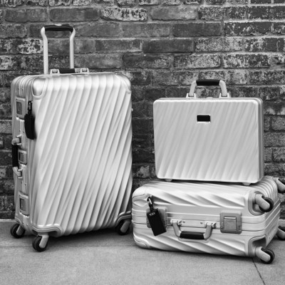 La collection de bagages et de porte-documents 19 Degrees Aluminum de TUMI
