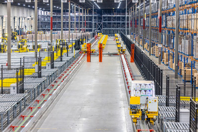 Henkel’s technologically advanced logistics facility in Bowling Green, Kentucky features automated receiving and storage and supports the company’s Laundry & Home Care and Beauty Care production, storage and distribution.