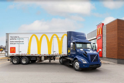 En avril 2022, McDonald's du Canada, en collaboration avec son partenaire de distribution, Martin Brower, a ajout son tout premier vhicule lectrique, un tracteur routier Volvo  chappement zro,  sa flotte de distribution. (Groupe CNW/McDonald's Canada)