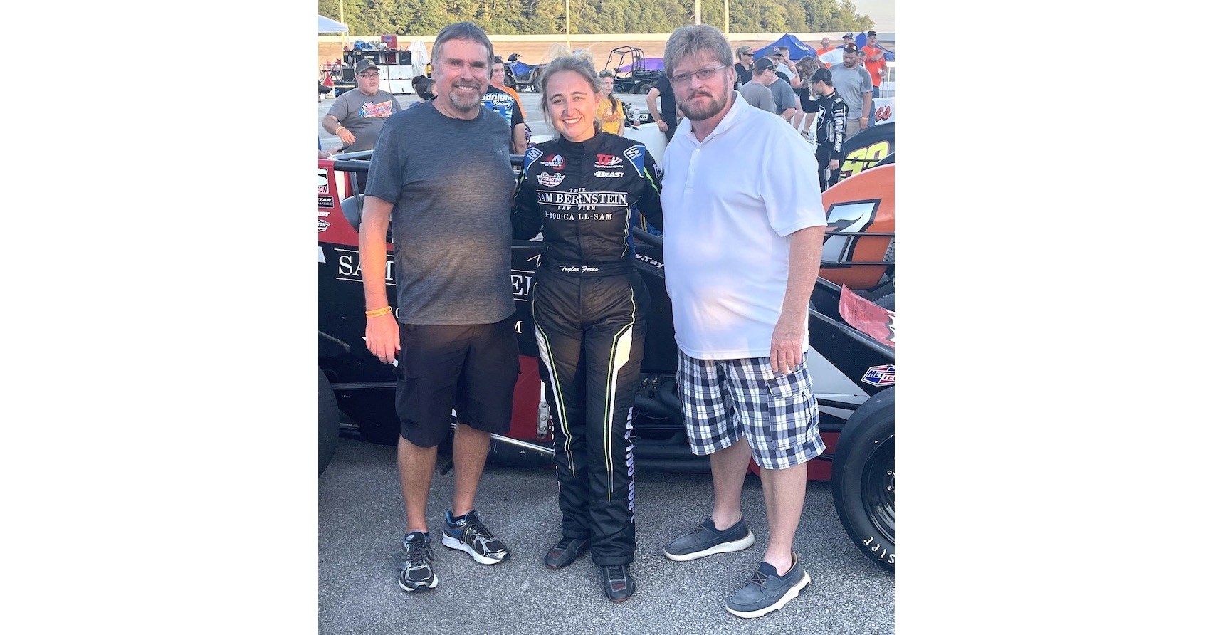 8 Track Entertainment Signs Winning USAC Racecar Driver Taylor Ferns for Management Representation - Vimarsana News