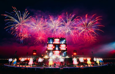 El gran e impresionante espectáculo de fuegos artificiales "La ciudad de Liuyang dice te amo" en Liuyang (PRNewsfoto/The Publicity Department of Liuyang City)