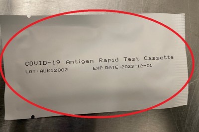 Trousse contrefaite – sachet d’emballage de la cassette trouvé dans certaines trousses 

La date d’expiration et le numéro de lot pourraient ne pas correspondre à ceux indiqués sur la boîte. Les sachets ne sont pas verts. (Groupe CNW/Santé Canada)