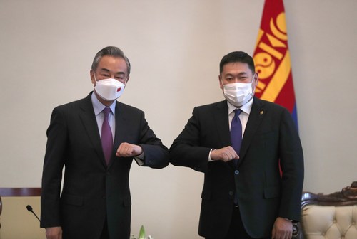 During his visit, Chinese Foreign Minister Wang Yi met with the Prime Minister of Mongolia L.Oyun-Erdene