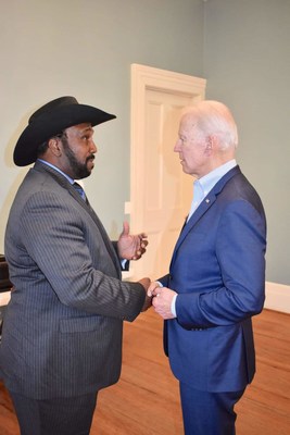 El candidato Biden se reúne con John Boyd, fundador y presidente de la Asociación Nacional de Agricultores Afroamericanos de Charleston, Carolina del Sur. (PRNewsfoto/National Black Farmers Association)