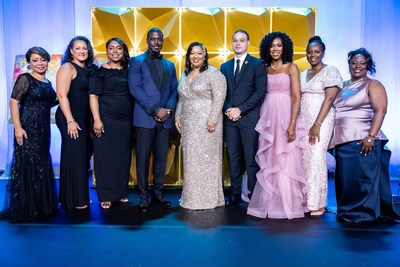 A moment to celebrate the partnership. Pictured is Jack and Jill of America National President Kornisha McGill Brown (center); Tyrell McElroy, Boys & Girls Clubs of America National Director of Diversity, Equity & Inclusion (right); Lance Gross, Actor and Closing Gala Master of Ceremonies (left); and Jack and Jill of America’s 2020-2022 National Executive Board (L to R)—Florence Lankford, Robin Rice Hodges, Nadine J. Gibson, Claudia Curtis, Shirell A. Gross, and Sativa Leach-Bowen.