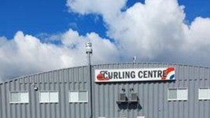 Le club de curling de Williams Lake reçoit des fonds pour améliorer l'accessibilité au club