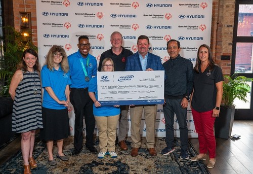 (left to right) Jill Ciminillo, managing editor, Pickup Truck + SUV Talk, Elizabeth Pritchett, athlete, Special Olympics North Carolina, William Clark, athlete, Special Olympics North Carolina, Paige Soderman, athlete, Special Olympics North Carolina, Keith L. Fishburne, president and CEO, Special Olympics North Carolina, Tom Hill, vice president and general manager, Hyundai of Asheville, Javier Mota, digital automotive journalist and Susan Doggett, vice president of development, Special Olympics North Carolina at The Foundry Hotel Asheville, Asheville, N.C., August 10, 2022.