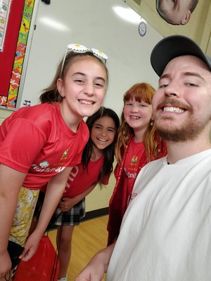 YouTube icon MrBeast takes pictures with Sun-Maid's Board of Imagination members and influencers.