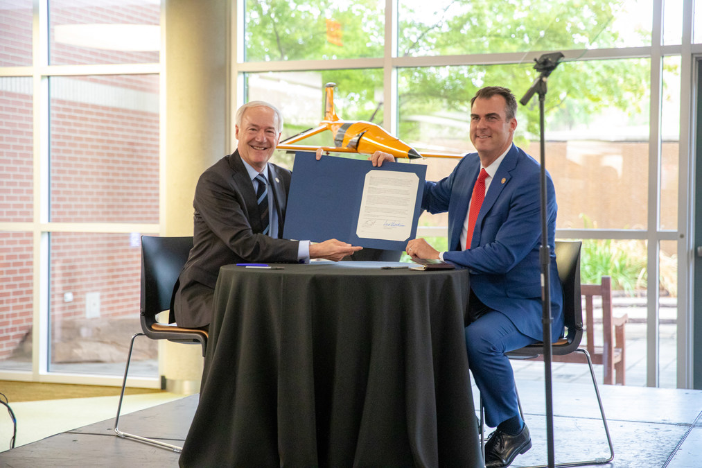 Governors Stitt, Hutchinson Partner to Create Super Region for Advanced Mobility in the Heartland - Vimarsana News