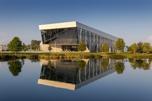 Florida Polytechnic University’s Applied Research Center expands the
school’s research capabilities and will become a research hub for industry. Florida Polytechnic University’s Applied Research Center expands the
school’s research capabilities and will become a research hub for industry.