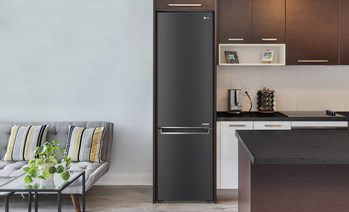 LG's new bottom freezer with top-tier energy efficiency LG's new bottom freezer with top-tier energy efficiency