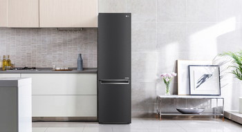 LG's new bottom freezer with top-tier energy efficiency LG's new bottom freezer with top-tier energy efficiency