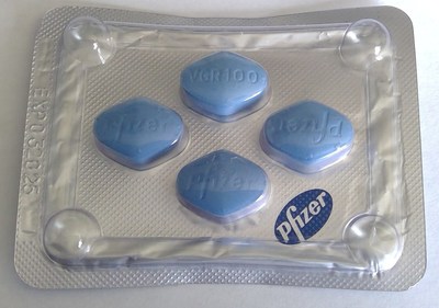 Public Advisory & -& Counterfeit Viagra and Cialis erectile dysfunction drugs seized from Grace Daily Mart in Scarborough, Ontario (CNW Group/Health Canada)