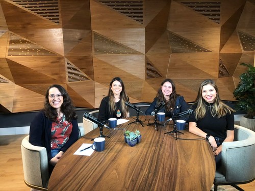 Engenhosas, Luciana Ferreira da Costa e Bianca Cerveira, entrevistam as convidadas Bianca Laurindo, engenheira de Aplicação da Siemens, e Natalia Marques, engenheira de Desenvolvimento de Negócio Engenhosas, Luciana Ferreira da Costa e Bianca Cerveira, entrevistam as convidadas Bianca Laurindo, engenheira de Aplicação da Siemens, e Natalia Marques, engenheira de Desenvolvimento de Negócio