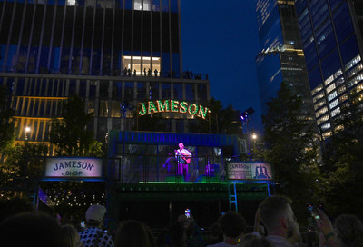 Global music sensation Dermot Kennedy takes center stage to celebrate the opening of Jameson Distillery on Tour, surprising guests of the event’s opening night by returning to his busking roots to sing alongside New York’s finest busking performers.