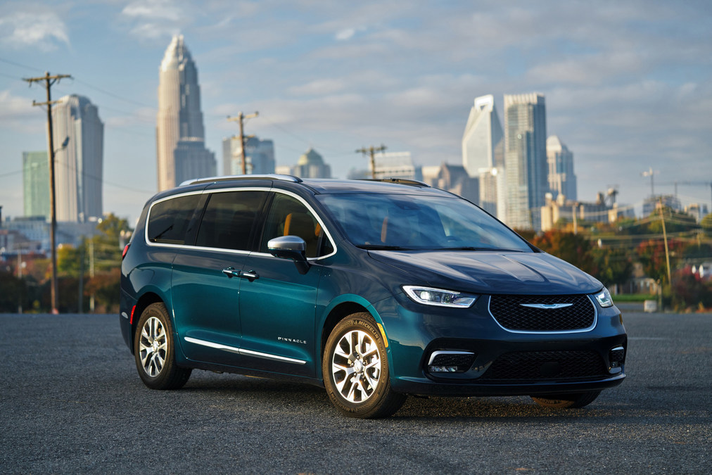 Chrysler Brand Charges Up Electrify Expo New York - Vimarsana News
