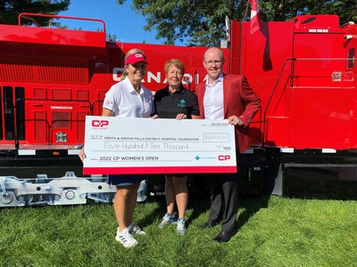 CP Senior Vice-President Strategic Planning and Technology Transformation James Clements (right) accompanied by CP Ambassador and Canadian golf legend Lorie Kane (left) present a donation to Margot Hallam, Executive Director of the Perth & Smiths Falls District Hospital Foundation on the final day of the CP Women’s Open at the Ottawa Hunt and Golf Club. (CNW Group/Canadian Pacific)