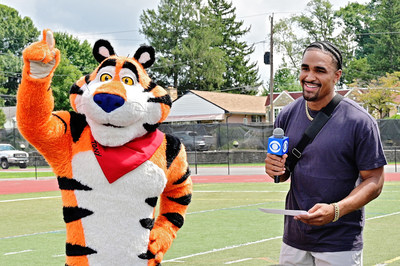 Quarterback Jalen Hurts and Tony the Tiger® surprised young football players from the School District of Philadelphia with a Kellogg’s Frosted Flakes® Mission Tiger™ donation and once-in-a-lifetime gameday experience on Sunday, August 28 in Philadelphia. The donation will help support the district’s middle school sports programs by adding new teams to their Rookie Tackle program and expanding access for girls via a new middle school girls’ flag football program. Lisa Lake/GETTY IMAGES FOR KELLOGG’S FROSTED FLAKES®
