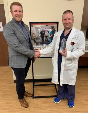 DR. TODD HUZAR RECOGNIZED BY ALLOSOURCE WITH THE ANNUAL DR. STEVEN GITELIS INSPIRATION AWARD FOR HIS WORK WITH BURN SURVIVORS