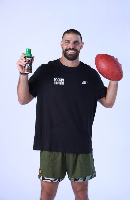 FOOTBALL STAR MARK ANDREWS CAPTAINS TEAM ROCKIN' PROTEIN® THIS SEASON