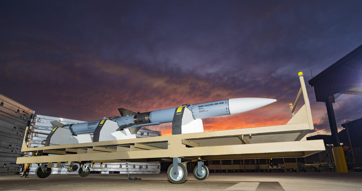 US Air Force awards Raytheon Missiles & Defense $972 million for upgraded AMRAAMs - Vimarsana News
