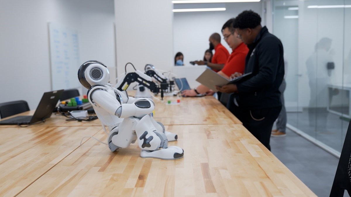 The Alan B. Levan | NSU Broward Center of Innovation Integrates a Robotics AI LAB for Entrepreneurs - Vimarsana News