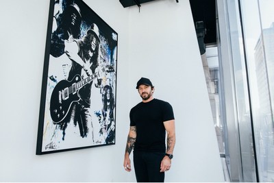 Eric Hendrikx next to 'Sweet Child O' Mine' from his 'ROCK & ROLL FOREVER' art exhibit in Toronto. Photo: Renata Kaveh (CNW Group/ERIC HENDRIKX)