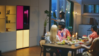 LG’s MoodUP technology allows users to create a customized lighting scheme for the refrigerator with a wide range of vibrant colors to suit their mood or the environment.